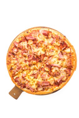 Ahşap plaka üzerinde Hawai pizza