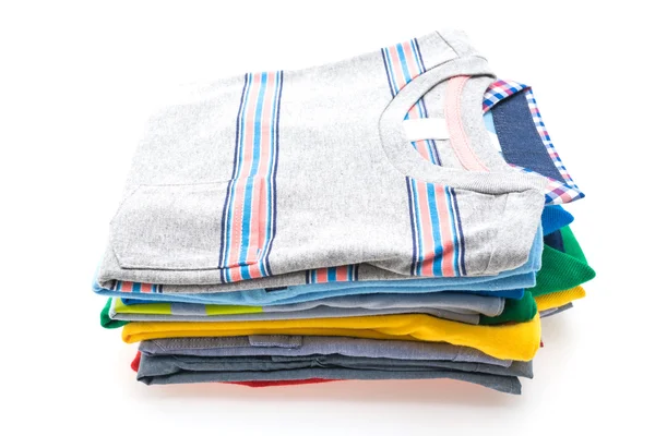 Stapel von T-Shirts und Poloshirts — Stockfoto