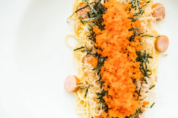 Kolbász és a garnélarák tojásos spagetti — Stock Fotó
