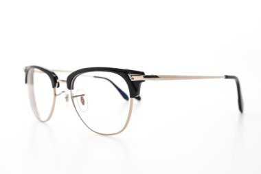 Optik Gözlük giymek