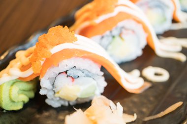 Somon suşi roll