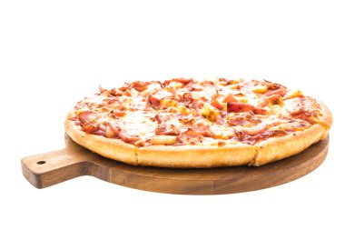 Ahşap plaka üzerinde Hawai pizza