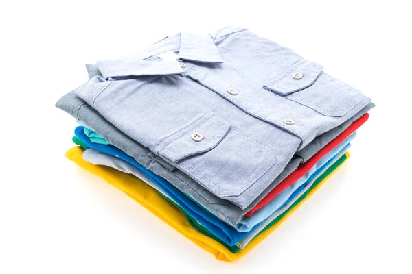 Pilha de t-shirt e camisas pólo — Fotografia de Stock