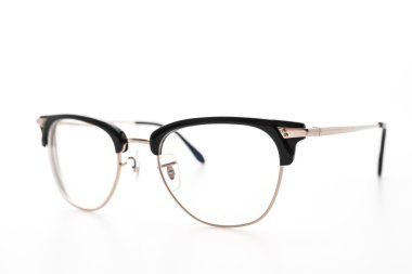 Gözlük giymek izole 