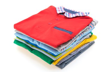 T gömlek ve polo gömlekleri yığını 