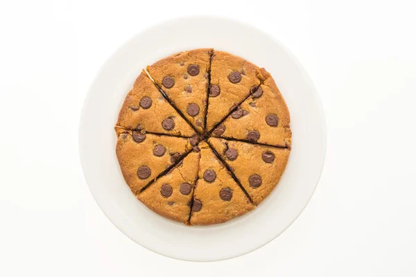 Шоколадний пиріг на білій тарілці — стокове фото