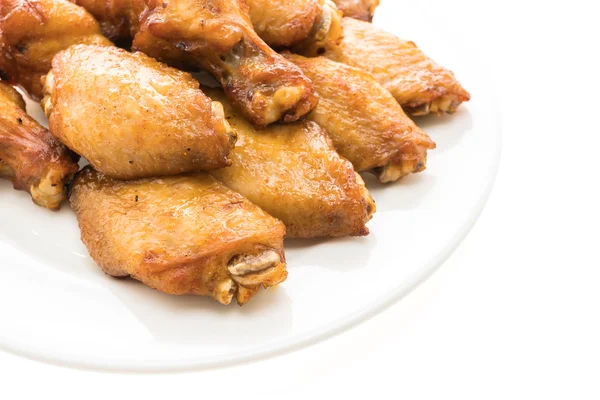 Grillezett csirke szárny fehér tányérra — Stock Fotó