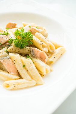 Penne carbonara makarna somon ile