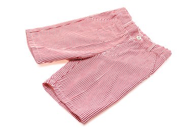 Kısa pantolon izole 