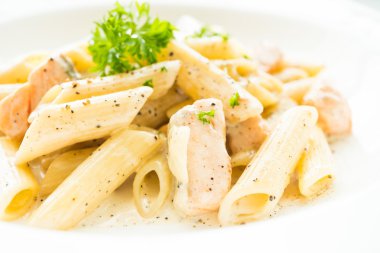 Penne carbonara makarna somon ile