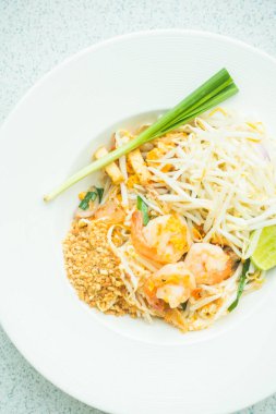 Karides ile kızarmış erişte