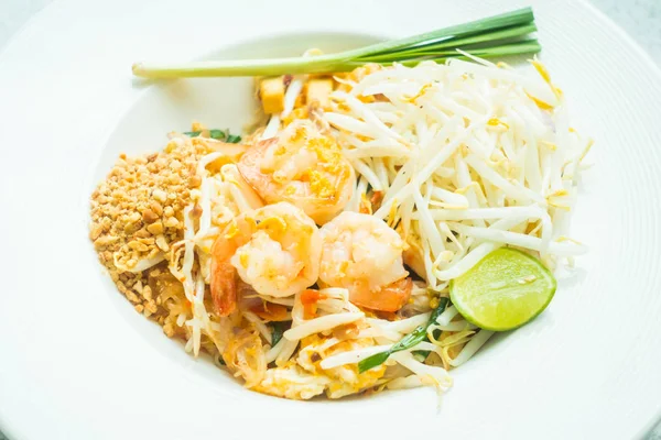 Fried noodles with shrimp — Stock Photo, Image