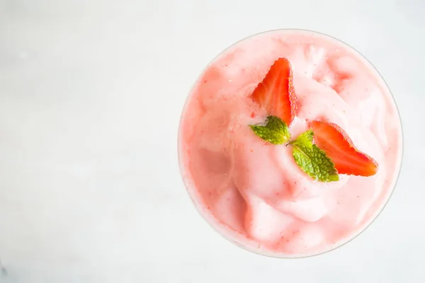 Strawberry smoothies glass — Stock Photo, Image