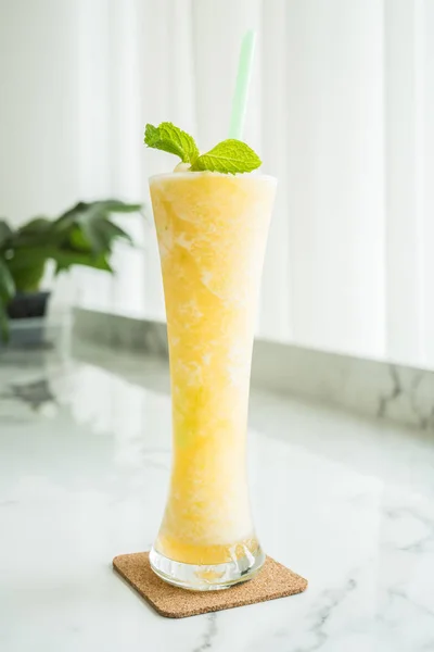 Помаранчевий коктейль скла — стокове фото