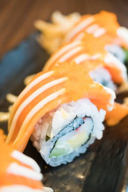 Somon suşi roll