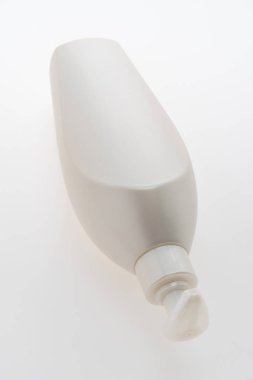 Boş kozmetik ve losyonu şişesi