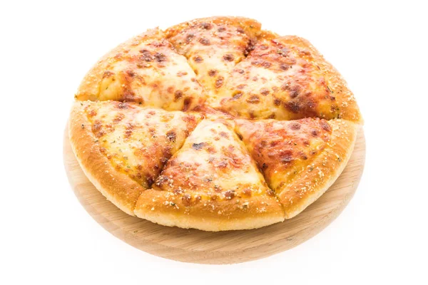 Pizza de queijo em placa de madeira — Fotografia de Stock