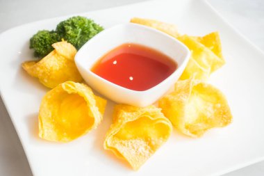 Kızarmış peynir mantı