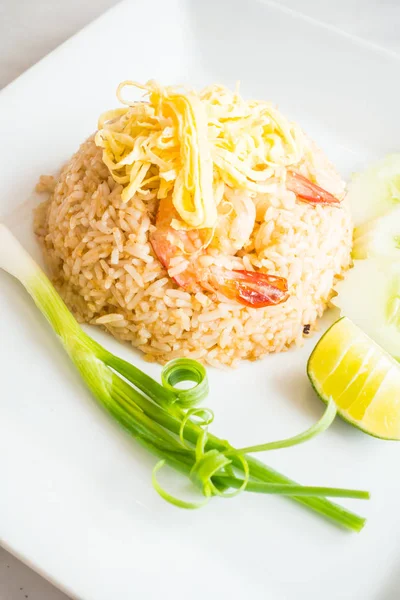 Fried rice with shrimp — Stock Photo, Image