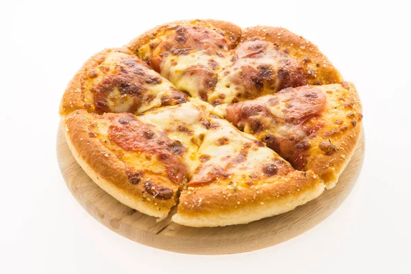 Pepperoni Pizza em placa de madeira — Fotografia de Stock