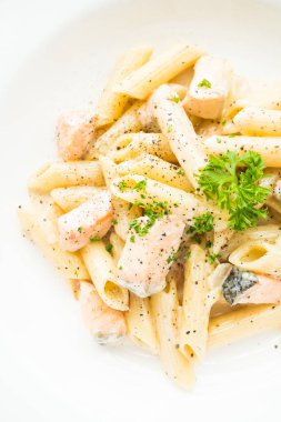 Penne carbonara makarna somon ile