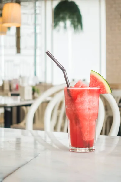 Jus de pastèque glacée en verre — Photo