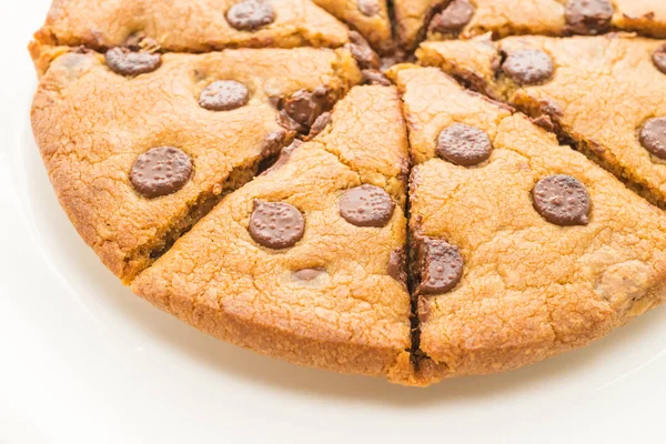 Шоколадний пиріг з брауні в білій тарілці — стокове фото