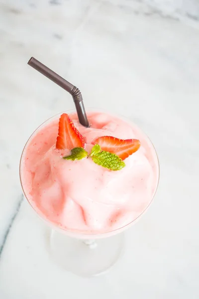 Φράουλα smoothies γυαλί — Φωτογραφία Αρχείου