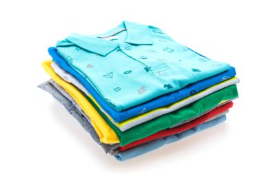 T gömlek ve Polo yığını