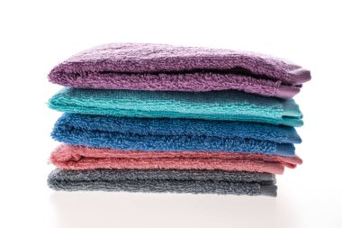 Beyaz arka plan üzerinde banyo havlusu