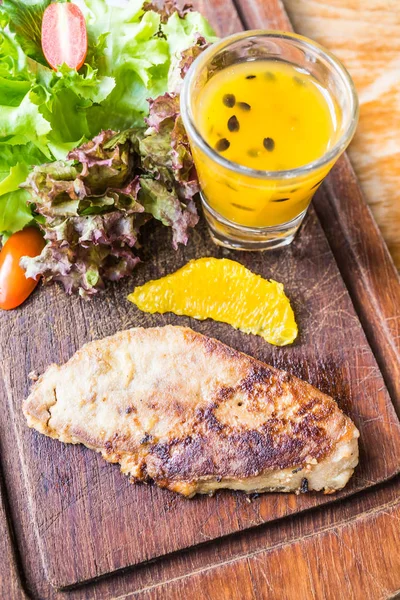 Foie gras steak with vegetable and sweet sauce — Stock Photo, Image