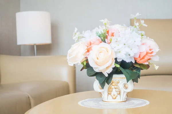 Flower vase on table — Stock Photo, Image