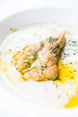 Kaz ciğeri penne krema sos ile