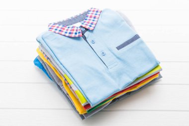 Gömlek ve beyaz elbise