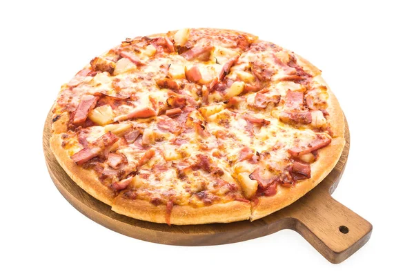 Hawaiian pizza på vit — Stockfoto