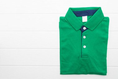 Gömlek ve beyaz elbise