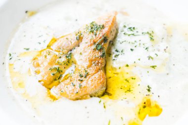 Kaz ciğeri penne krema sos ile