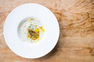 Kaz ciğeri penne krema sos ile