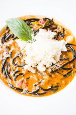 Acılı spagetti deniz ürünleri