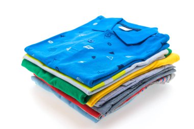 T gömlek ve Polo yığını