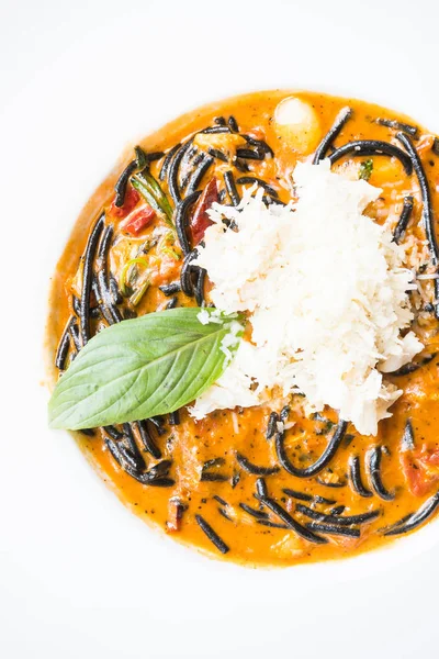 Acılı spagetti deniz ürünleri