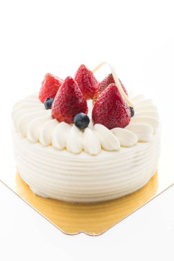 Vanilya kremalı pasta üstüne çilek ile