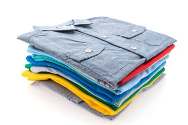 T gömlek ve Polo yığını