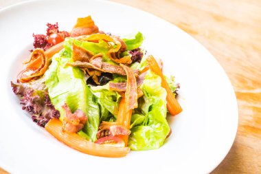 Yengeç sopa salatası