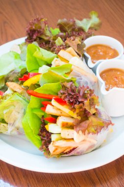 Vietnam köfte sarar