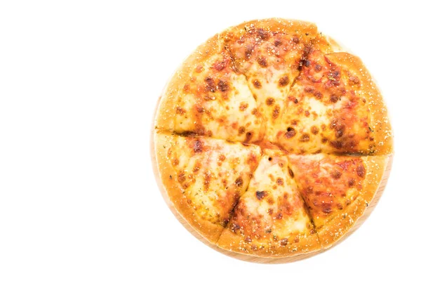 Ost pizza på träplatta — Stockfoto