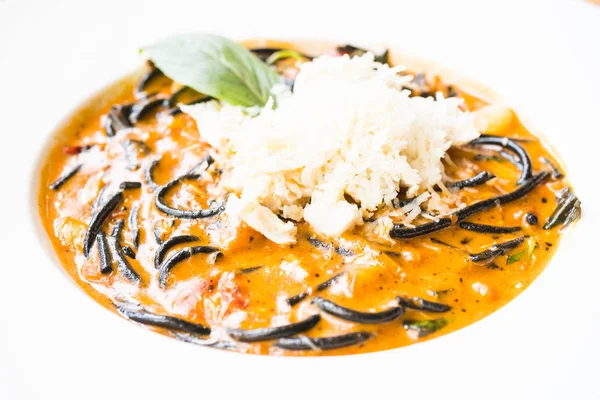 Acılı spagetti deniz ürünleri