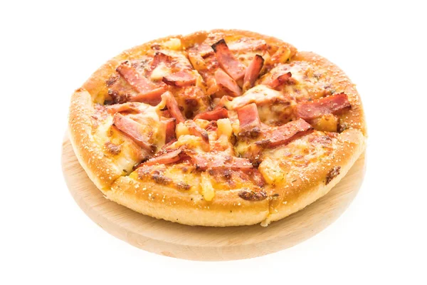 Pizza havaiana em placa de madeira — Fotografia de Stock