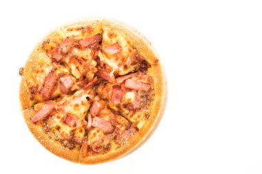 Ahşap plaka üzerinde Hawai pizza