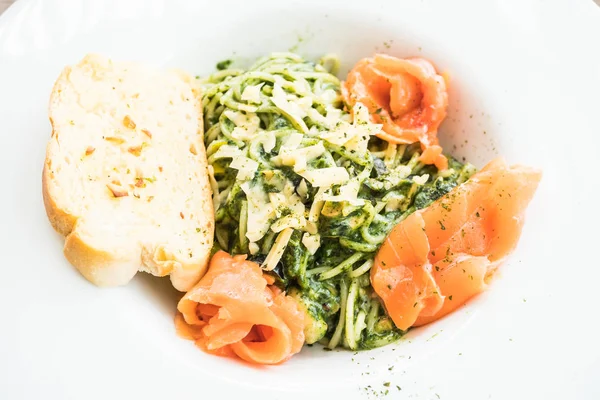 Spaghetti pesto with salmon — Stock Photo, Image